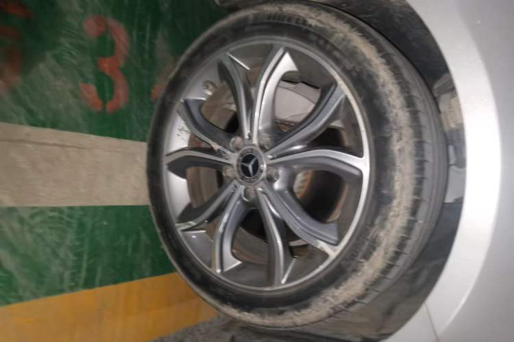 Used Mercedes-Benz E-Class 2019 Restyled E 300 L Sport Luxury Edition Right Front Wheel Hub