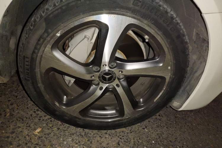 Used Mercedes-Benz E-Class 2019 Restyled E 300 L Sporty and Stylish Edition Right Front Wheel Hub