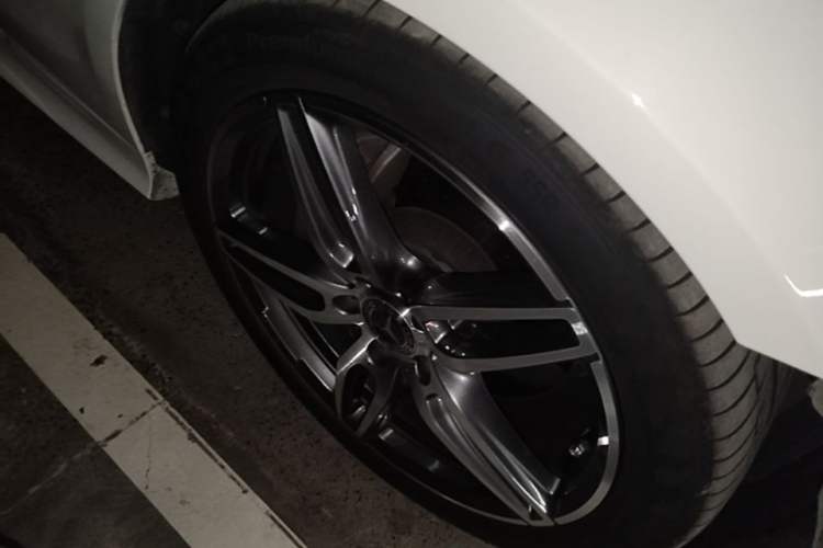 Used Mercedes-Benz E-Class 2019 E 200 Coupe Right Front Wheel Hub
