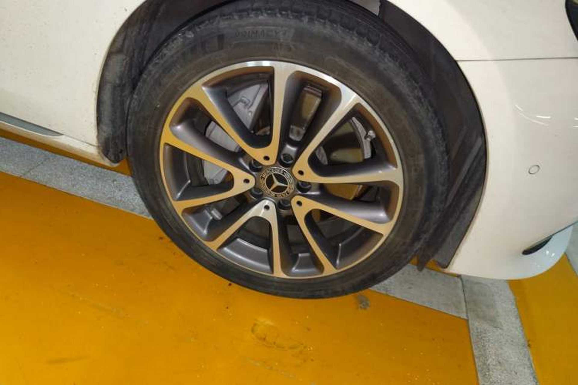 Used Mercedes-Benz E-Class 2019 Restyled E 300 L Luxury Edition Right Front Wheel Hub