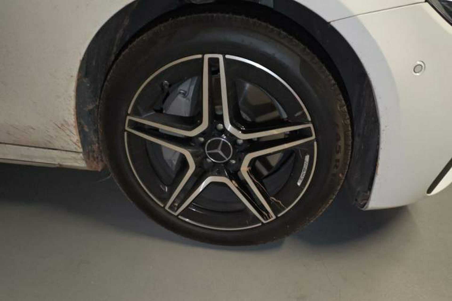 Used Mercedes-Benz E-Class 2019 Restyled E 300 L Sporty and Stylish Edition Right Front Wheel Hub