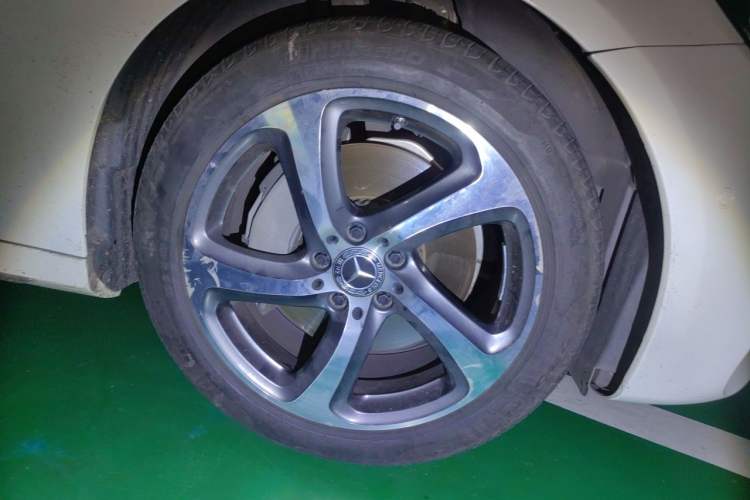 Used Mercedes-Benz E-Class 2019 Restyled E 300 L Sport Luxury Edition Right Front Wheel Hub