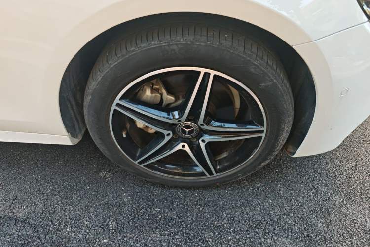Used Mercedes-Benz E-Class 2019 E 260 Sport Edition 4MATIC Right Front Wheel Hub