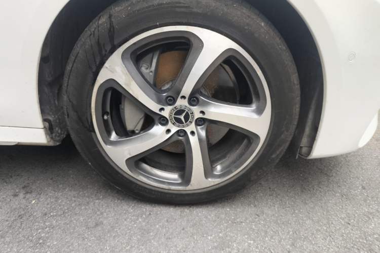 Used Mercedes-Benz E-Class 2019 E 300 L Sport Luxury Edition Right Front Wheel Hub