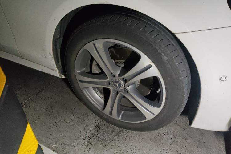 Used Mercedes-Benz E-Class 2019 E 260 L Sport Edition Right Front Wheel Hub