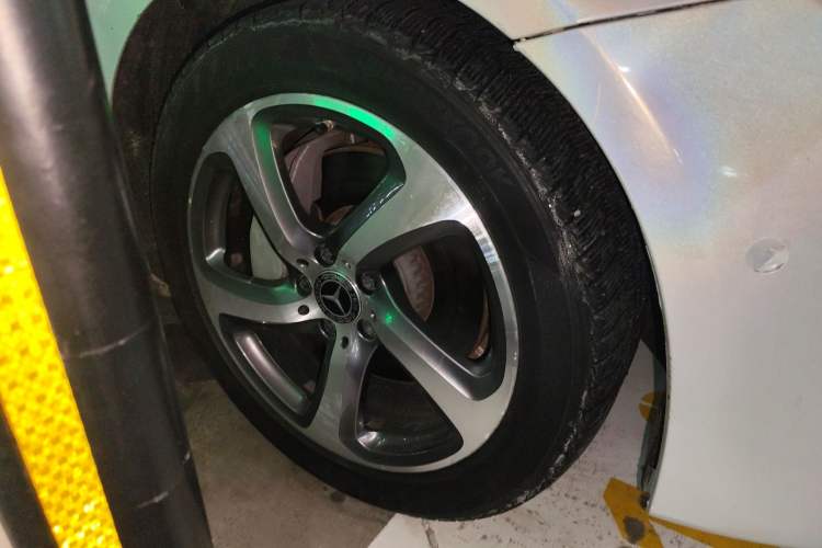 Used Mercedes-Benz E-Class 2019 Restyled E 300 L Sporty and Stylish Edition Right Front Wheel Hub