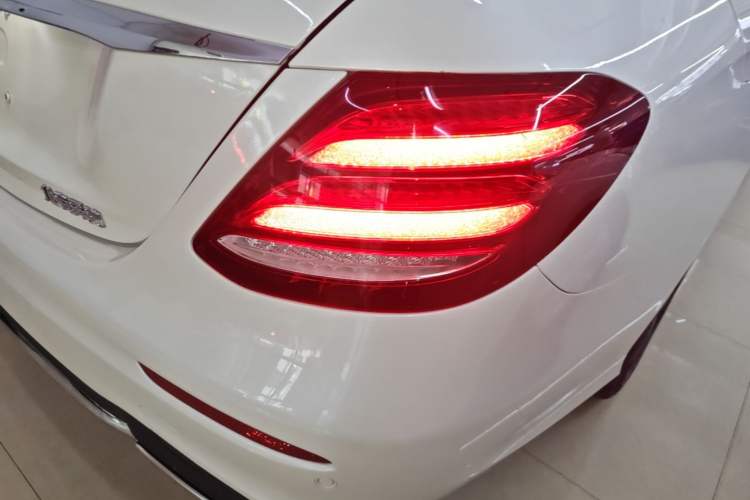 Used Mercedes-Benz E-Class 2019 Restyled E 300 L Sport Luxury Edition Right Rear Taillight