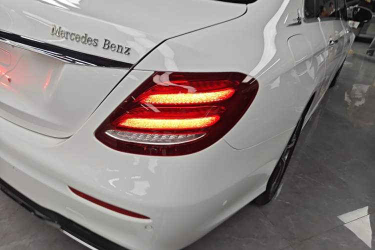 Used Mercedes-Benz E-Class 2019 Restyled E 300 L Sport Luxury Edition Right Rear Taillight