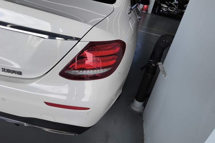 Used Mercedes-Benz E-Class 2019 E 300 L Sporty and Stylish Model Right Rear Taillight