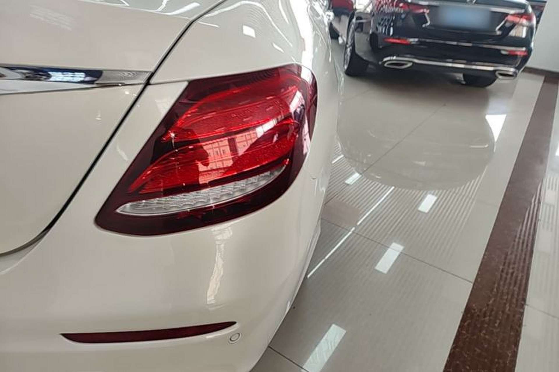 Used Mercedes-Benz E-Class 2019 Restyled E 300 L Sport Luxury Edition Right Rear Taillight