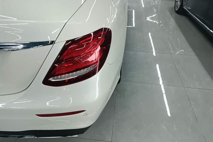 Used Mercedes-Benz E-Class 2019 E 300 L Sporty and Stylish Model Right Rear Taillight