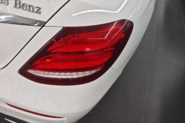 Used Mercedes-Benz E-Class 2019 Restyled E 300 L Sport Luxury Edition Right Rear Taillight