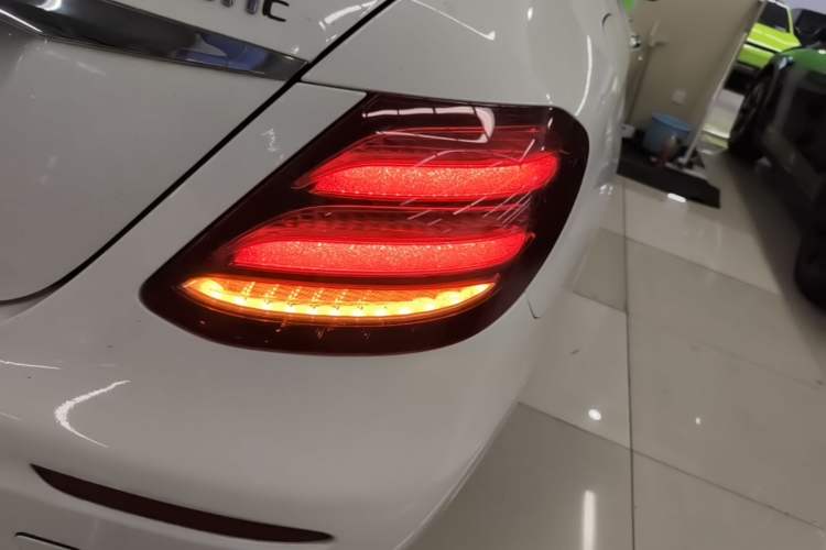 Used Mercedes-Benz E-Class 2019 E 200 L Sport 4MATIC Right Rear Taillight