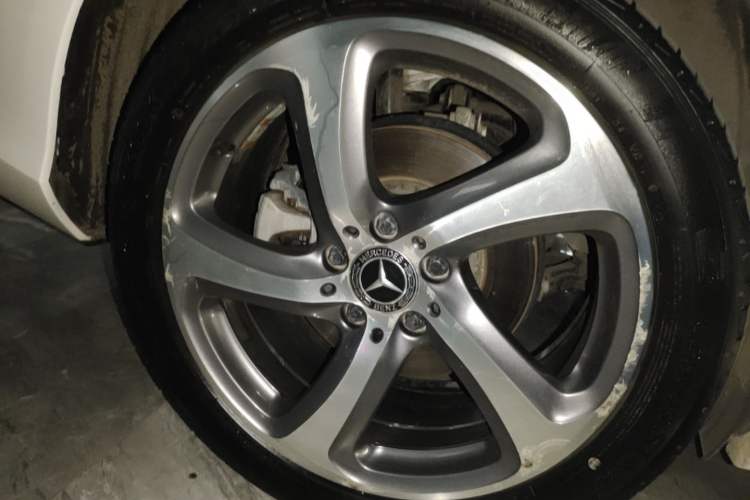 Used Mercedes-Benz E-Class 2019 E 300 L Sporty and Stylish Model Right Rear Wheel Hub
