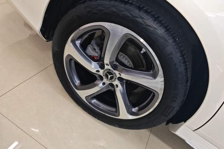 Used Mercedes-Benz E-Class 2019 Restyled E 300 L Sport Luxury Edition Right Rear Wheel Hub