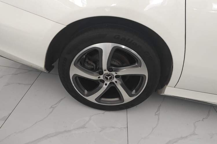 Used Mercedes-Benz E-Class 2019 E 300 L Sporty and Stylish Model Right Rear Wheel Hub