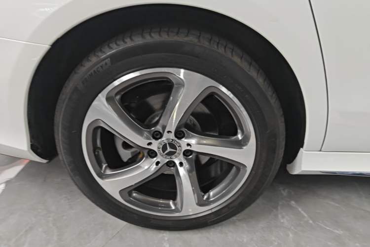 Used Mercedes-Benz E-Class 2019 Restyled E 300 L Sport Luxury Edition Right Rear Wheel Hub