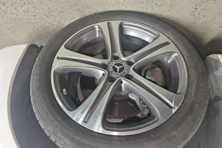 Used Mercedes-Benz E-Class 2019 E 260 L Sport Edition Right Rear Wheel Hub
