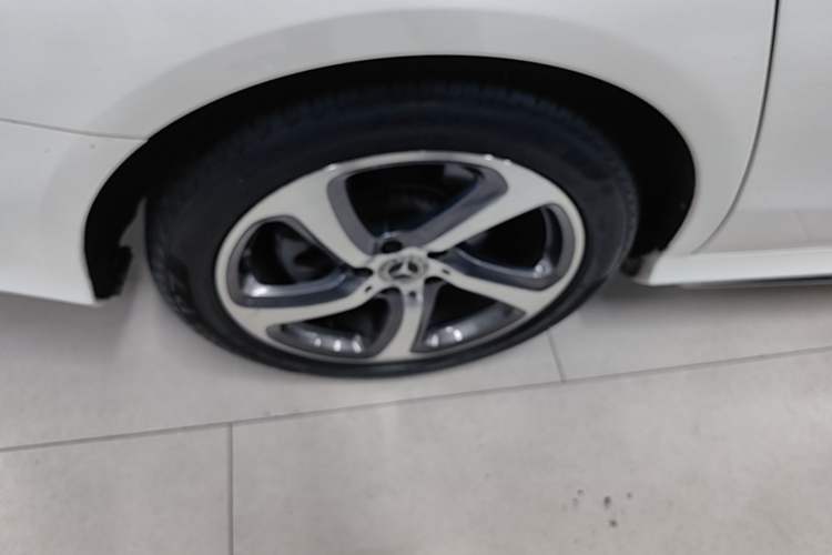 Used Mercedes-Benz E-Class 2019 Restyled E 300 L Sporty and Stylish Edition Right Rear Wheel Hub