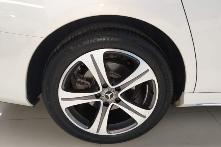 Used Mercedes-Benz E-Class 2019 E 200 L Sport Edition Right Rear Wheel Hub