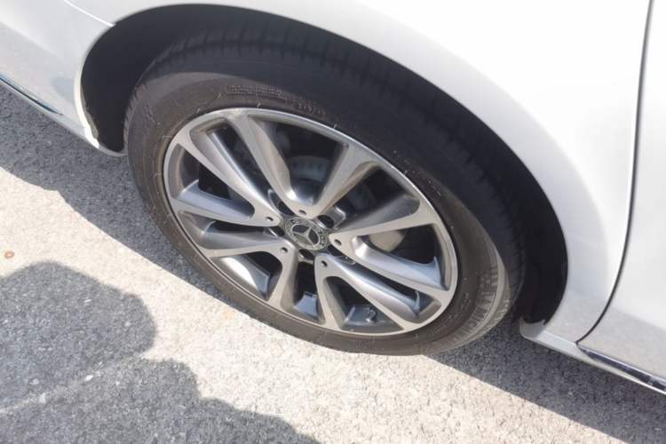 Used Mercedes-Benz E-Class 2019 E 260 L Right Rear Wheel Hub