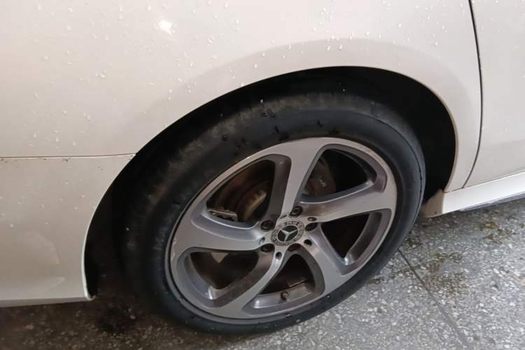 Used Mercedes-Benz E-Class 2019 Restyled E 300 L Sporty and Stylish Edition Right Rear Wheel Hub