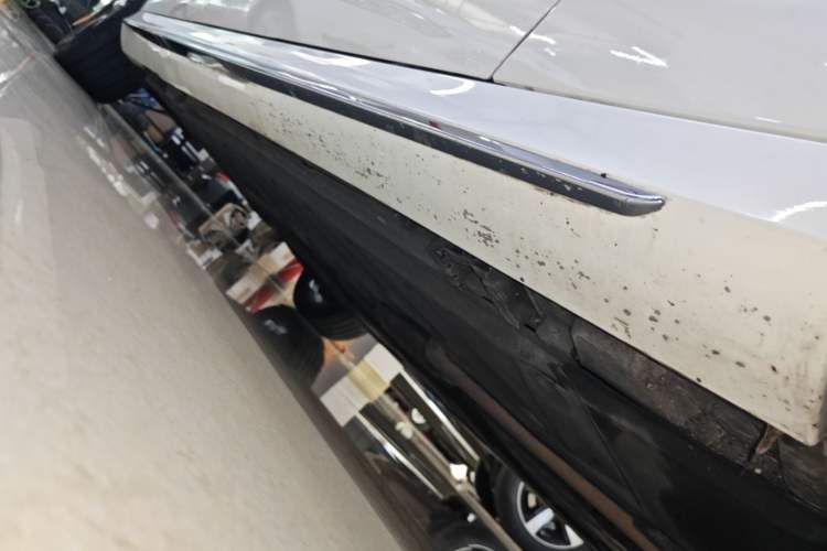 Used Mercedes-Benz E-Class 2019 Restyled E 300 L Sport Luxury Edition Right Side Sill