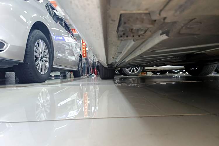 Used Mercedes-Benz E-Class 2019 E 260 Sport Edition 4MATIC Right Side Sill