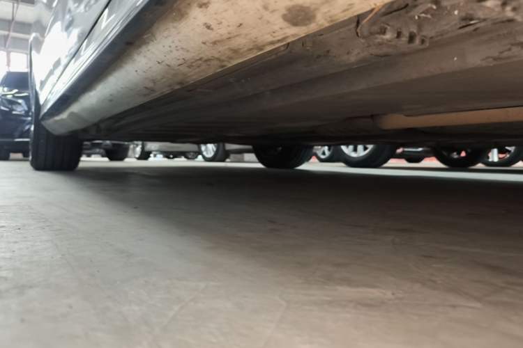 Used Mercedes-Benz E-Class 2019 Restyled E 300 L Sport Luxury Edition Right Side Sill