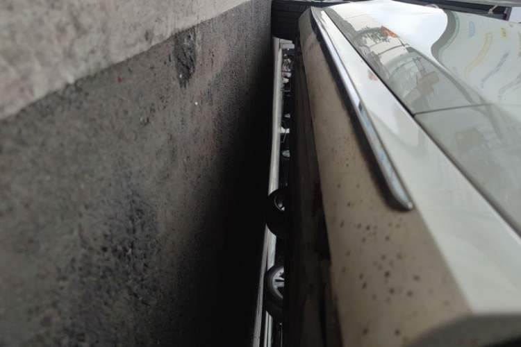Used Mercedes-Benz E-Class 2019 E 260 L Sport Edition Right Side Sill