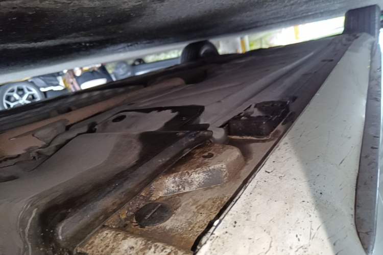 Used Mercedes-Benz E-Class 2019 E 260 L Sport Edition Right Side Sill
