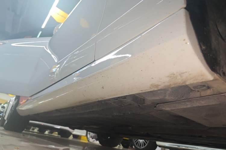 Used Mercedes-Benz E-Class 2019 E 260 Sport Edition Right Side Sill