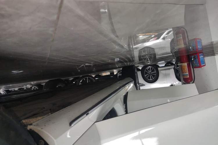 Used Mercedes-Benz E-Class 2019 Restyled E 300 L Sport Luxury Edition Right Side Sill