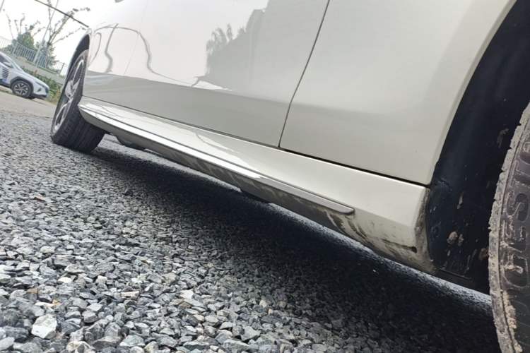Used Mercedes-Benz E-Class 2019 Restyled E 300 L Sporty and Stylish Edition Right Side Sill