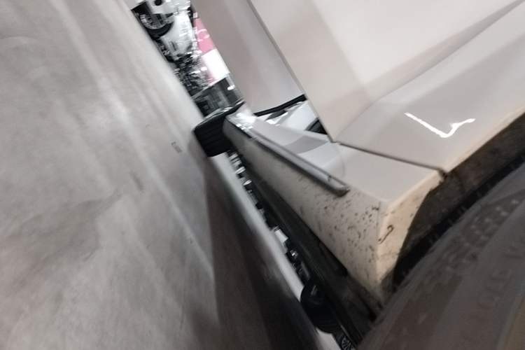 Used Mercedes-Benz E-Class 2019 E 260 L Sport Edition Right Side Sill