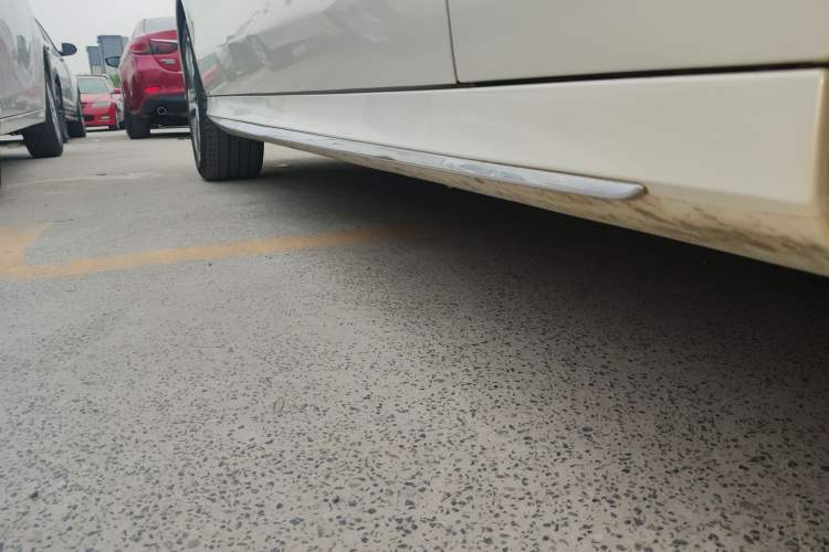 Used Mercedes-Benz E-Class 2019 E 260 L Sport Edition Right Side Sill