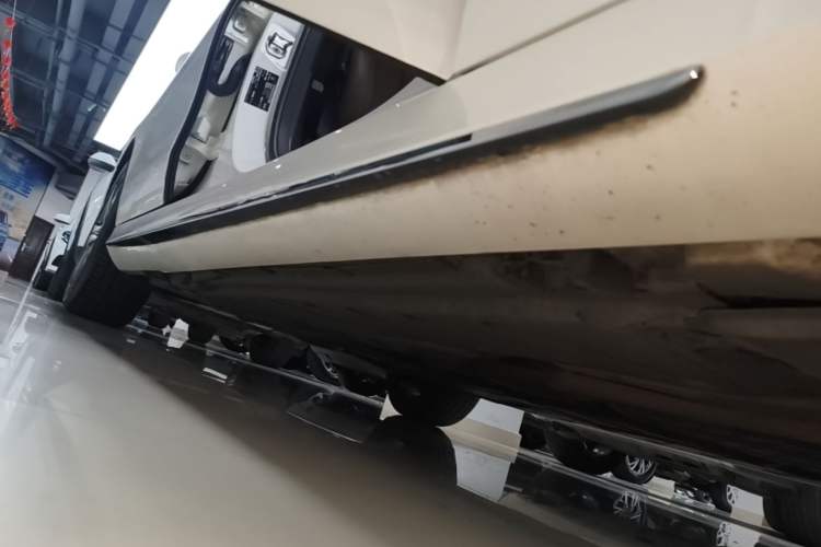 Used Mercedes-Benz E-Class 2019 E 200 L Sport Edition Right Side Sill