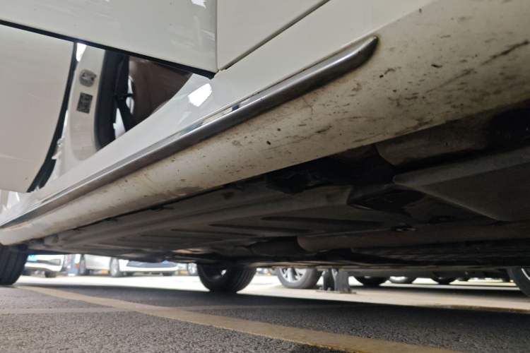 Used Mercedes-Benz E-Class 2019 E 200 L Sport Edition Right Side Sill