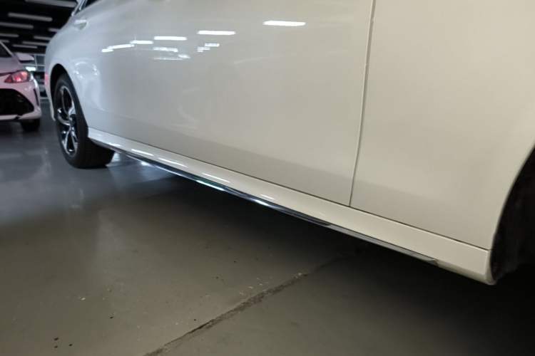 Used Mercedes-Benz E-Class 2019 E 300 L Sport Luxury Edition Right Side Sill