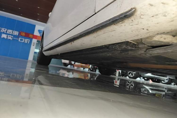 Used Mercedes-Benz E-Class 2019 E 200 L Sport Edition Right Side Sill
