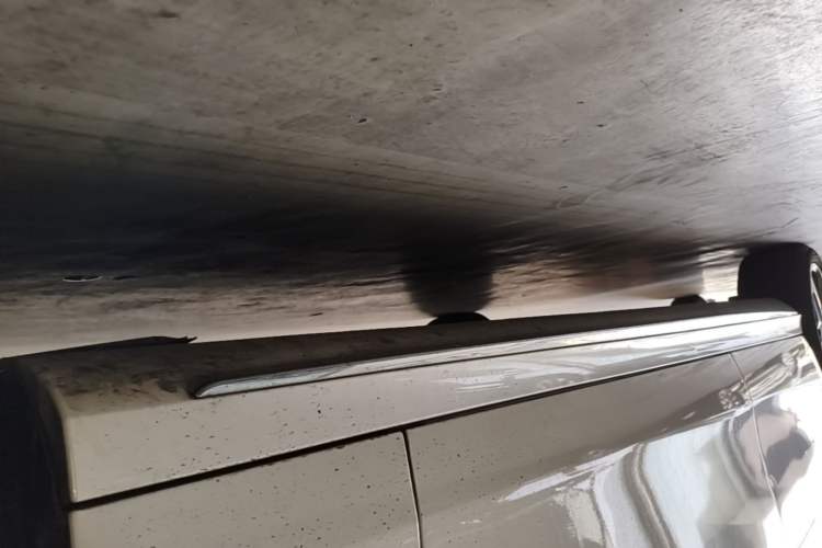 Used Mercedes-Benz E-Class 2019 E 300 L Sport Luxury Edition Right Side Sill