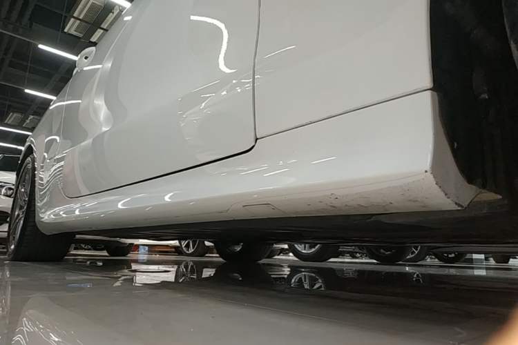 Used Mercedes-Benz E-Class 2019 E 200 Coupe Right Side Sill