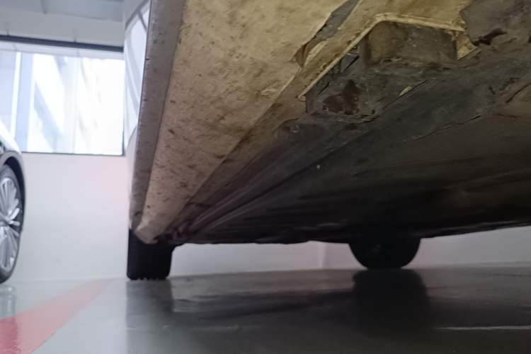 Used Mercedes-Benz E-Class 2019 E 260 L Sport Edition Right Side Sill