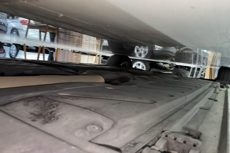 Used Mercedes-Benz E-Class 2019 E 200 L Sport 4MATIC Right Side Sill