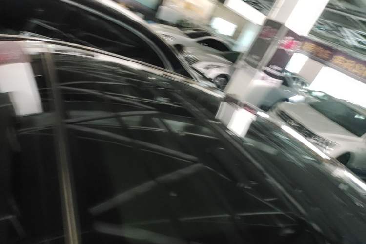 Used Mercedes-Benz E-Class 2019 E 300 L Sporty and Stylish Model Roof