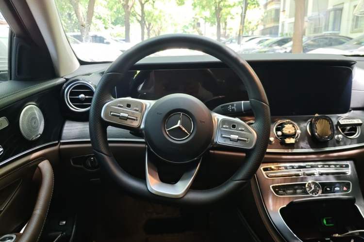 Used Mercedes-Benz E-Class 2019 Restyled E 300 L Sport Luxury Edition Steering Wheel