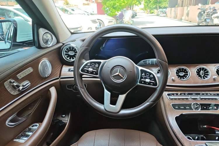 Used Mercedes-Benz E-Class 2019 Restyled E 300 L Luxury Edition Steering Wheel