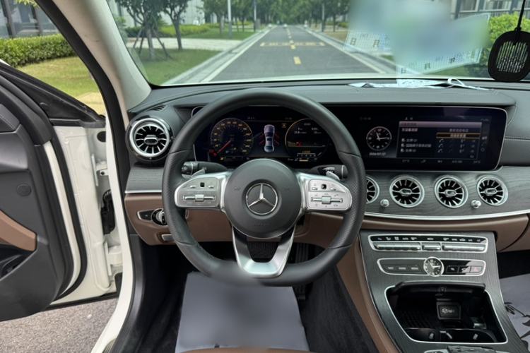 Used Mercedes-Benz E-Class 2019 Restyled E 300 L Sporty and Stylish Edition Steering Wheel