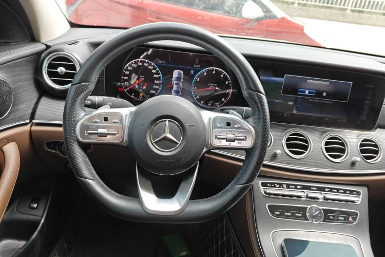 Used Mercedes-Benz E-Class 2019 Restyled E 300 L Sporty and Stylish Edition Steering Wheel