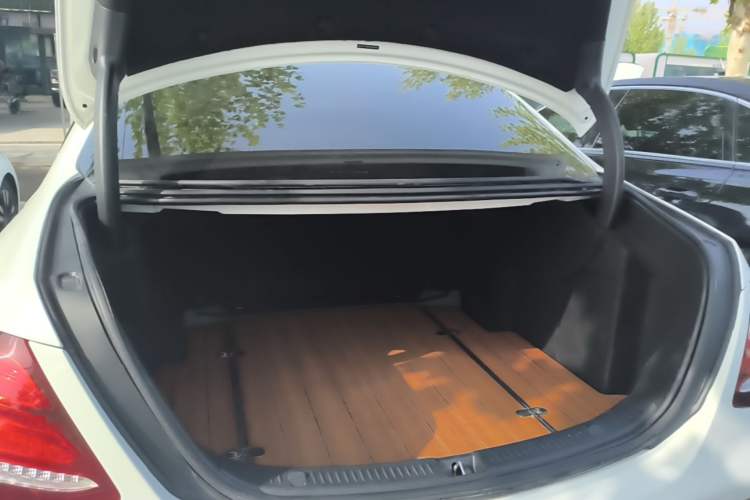 Used Mercedes-Benz E-Class 2019 E 260 Sport Edition Trunk